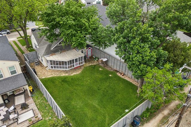 Building Photo - 5115 W Amherst Ave