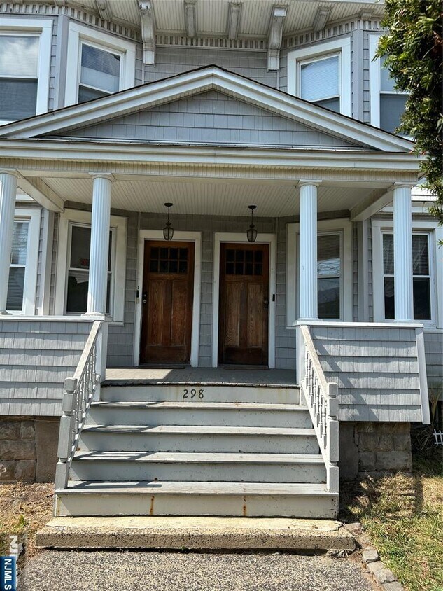 Foto principal - 298 Stewart Ave