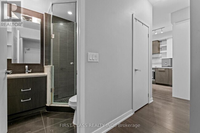Photo du bâtiment - 1830 Bloor St W