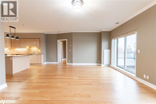 Photo du bâtiment - 80 Orchard Point Rd