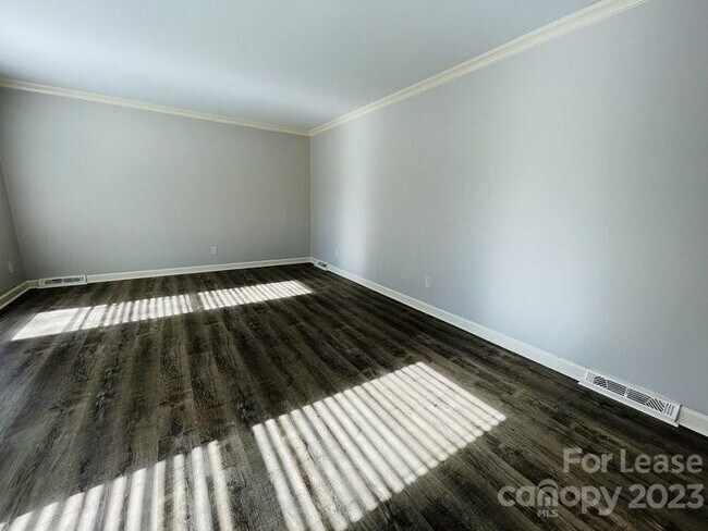 Foto del edificio - 6825 Pleasant Dr