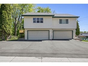 Building Photo - 14488 Garden View Dr