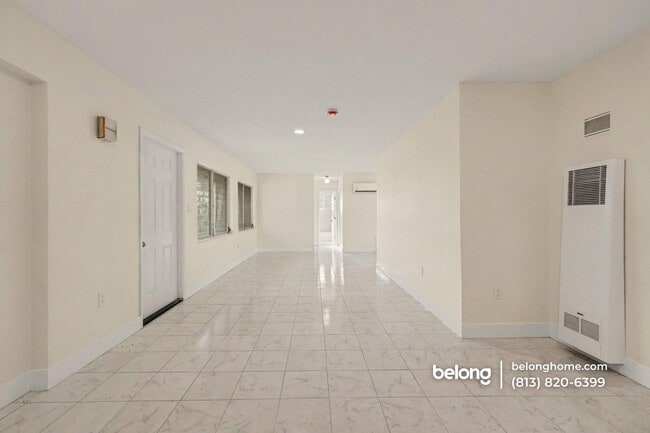 Building Photo - 691 Sharon Cir