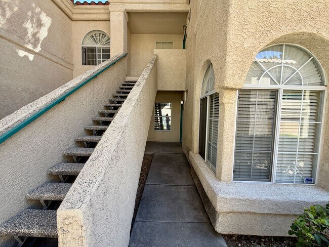 Building Photo - Spectacular condo in the heart of Green Valley