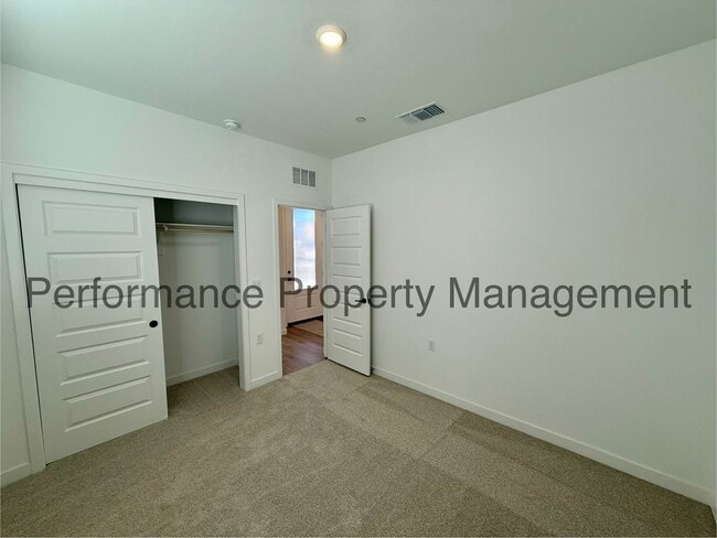 Building Photo - Gorgeous 5 Bed/3 Bath New Construction in Gossimer Grove w/ Solar