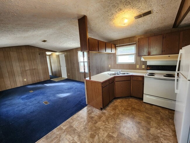 Building Photo - 491 Chapman Rd