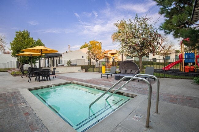 Building Photo - Evria Claremont Apartments