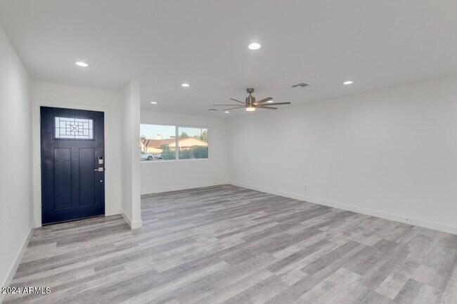 Foto del edificio - 1836 N McAllister Ave