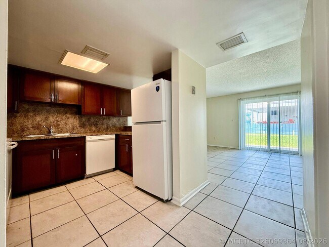 Foto del edificio - 343 Gulfstream Rd