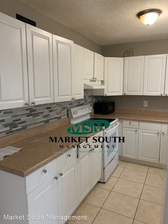 Building Photo - 3 br, 1.5 bath House - 5 Monica Blvd