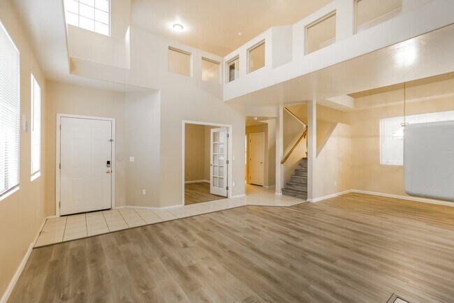 Foto del edificio - 1316 E Thunderhill Pl