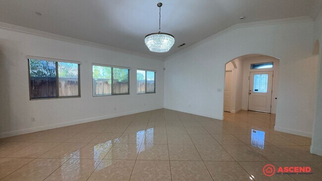 Foto del edificio - 4-Bedroom Home in Gossamer Grove!