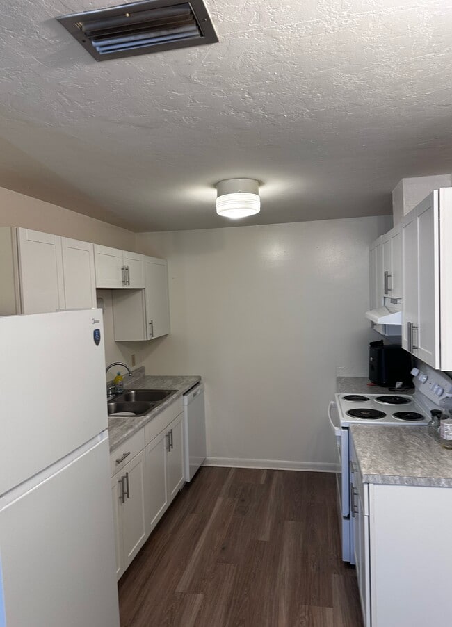 Building Photo - 3700 SW 29th Terrace