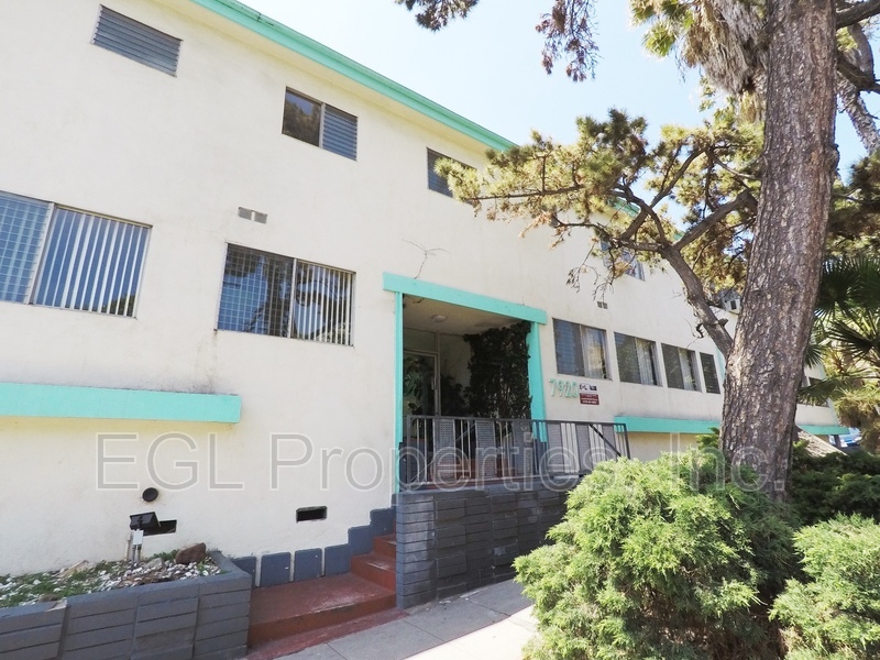 Primary Photo - 7920 Selma Ave