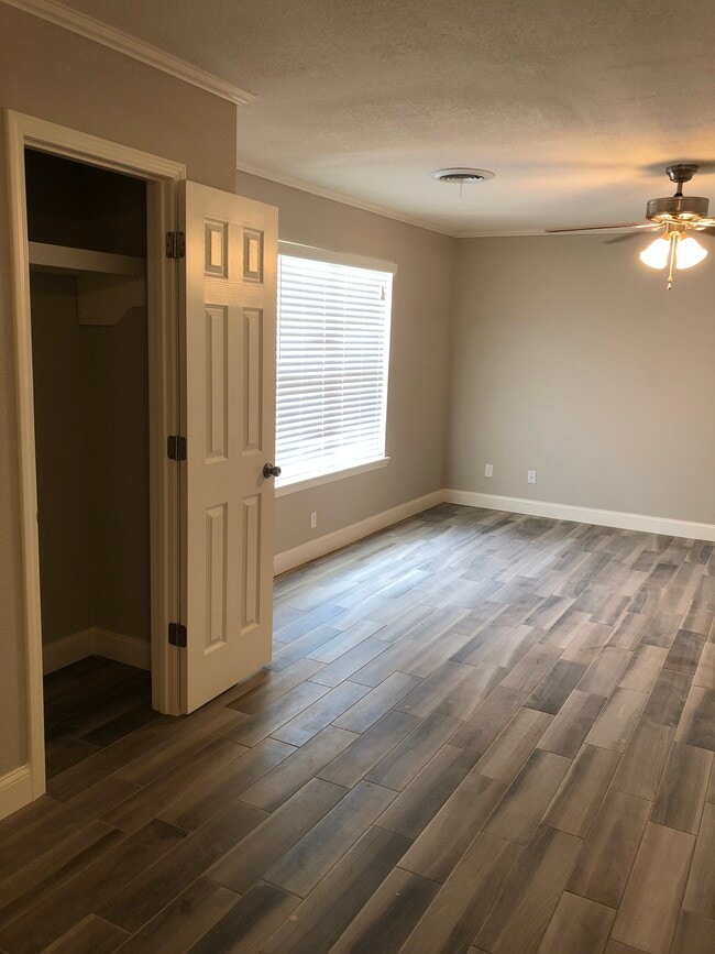 Building Photo - 821 Hardy Springs Cir