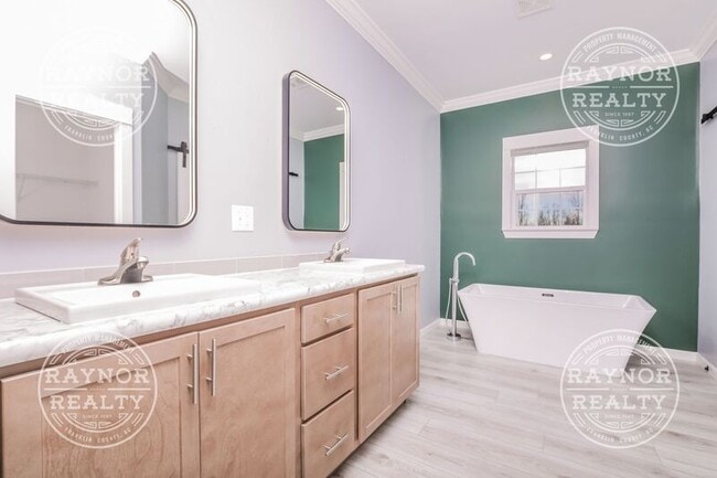 Building Photo - 481 Montgomery Rd