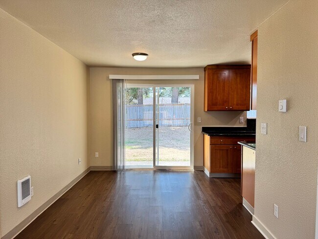 Foto del edificio - 17402-17404 8TH AVE CT E