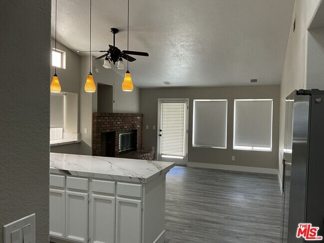 Foto del edificio - 9248 Camphor Tree Ct