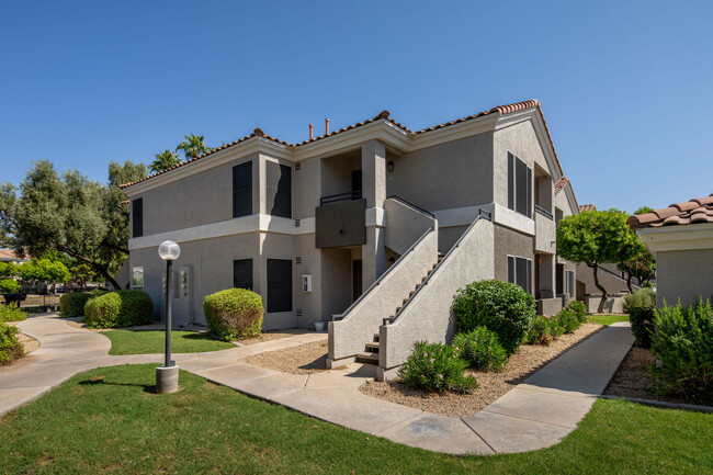 Building Photo - The Lakes at Arrowhead Ranch