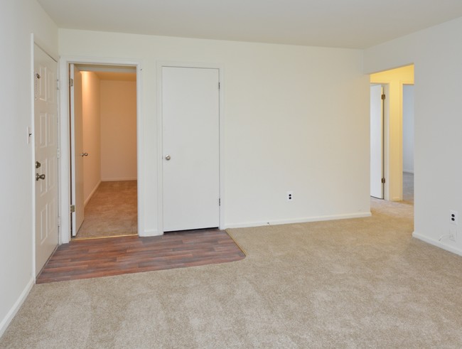 Sala de estar modelo - Willow Ridge Village Apartments