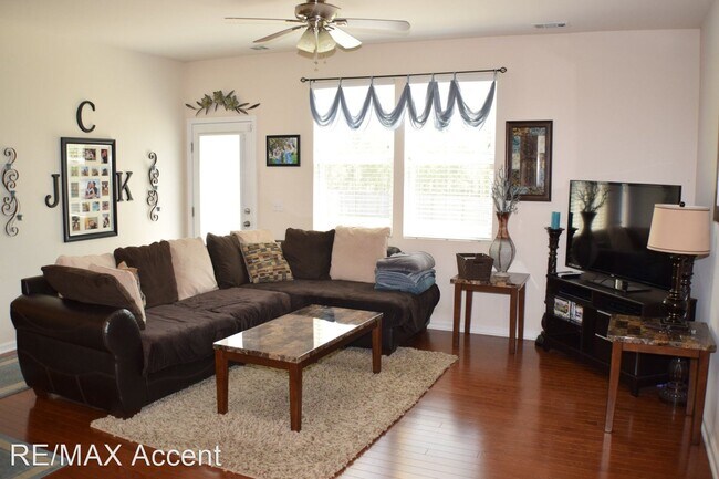 Building Photo - 4 br, 2.5 bath House - 164 Hamilton Grove ...