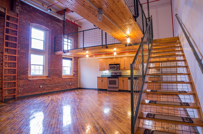 Catwalk Loft - Auburn Station a Secluded Gated Community