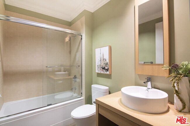 Building Photo - 801S S Grand Ave