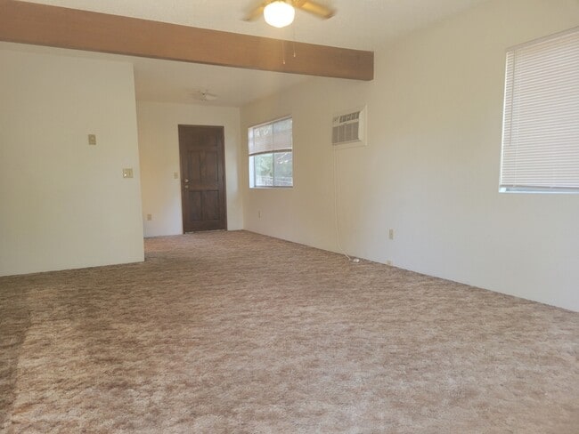 Building Photo - 400 NW Elm St