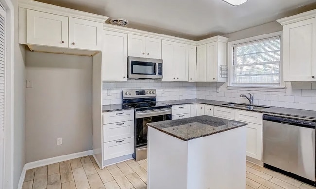 Building Photo - 3576 N Wareingwood Dr