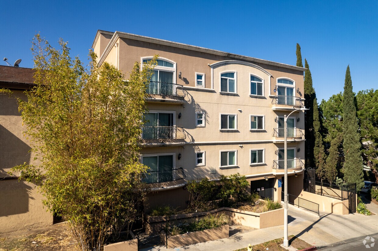 Foto principal - 971 S St Andrews Pl