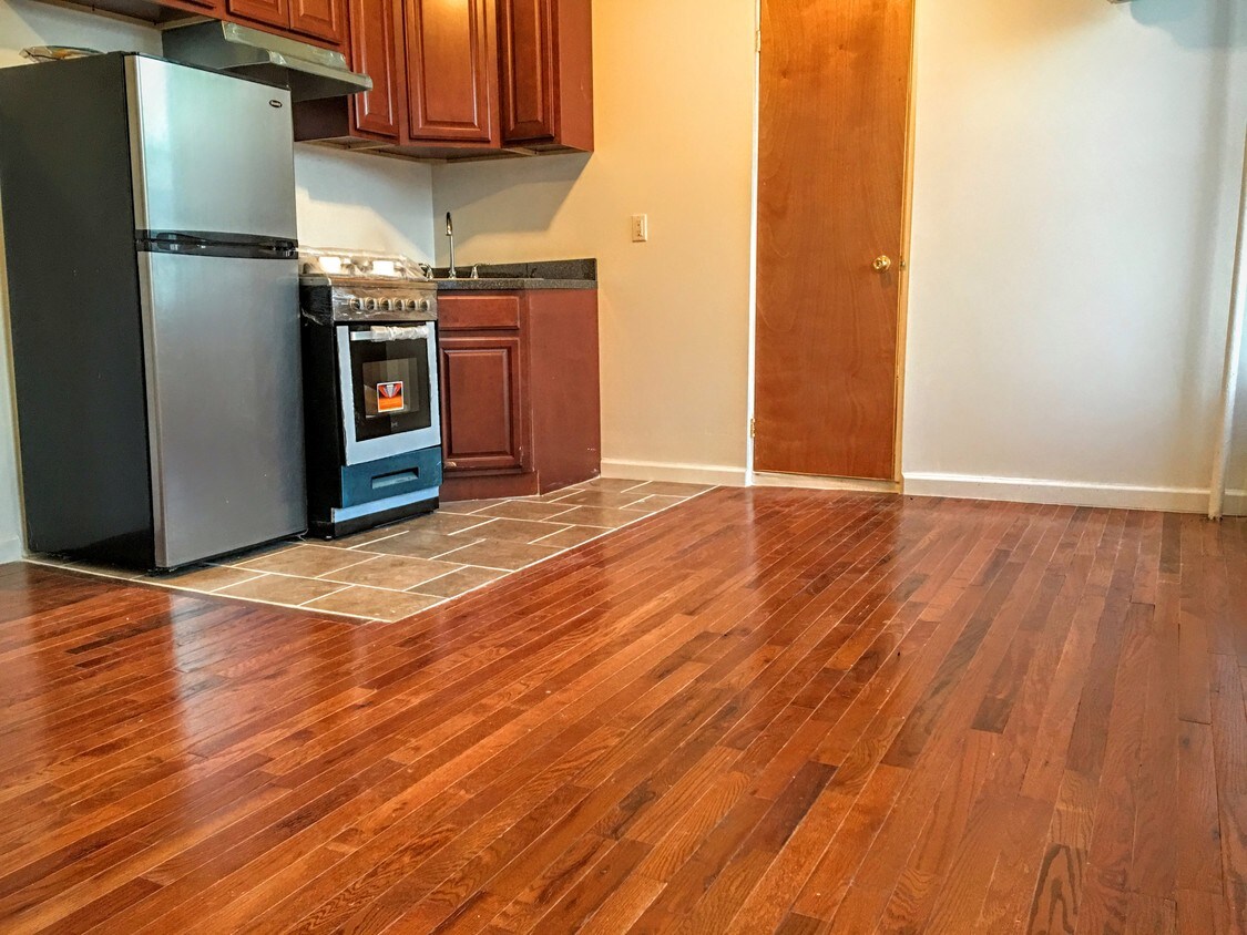 Foto principal - 204 E 112th St