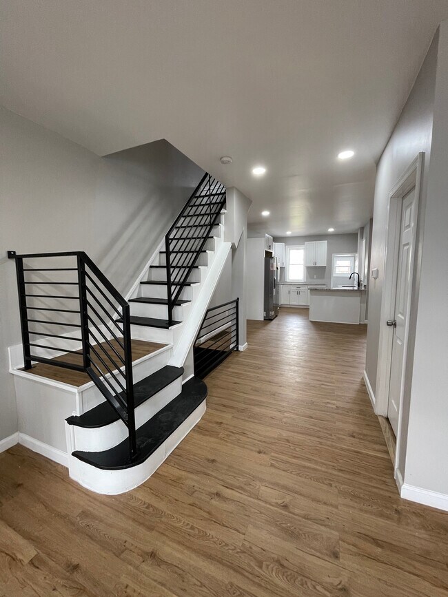 Building Photo - 6913 Forrest Ave