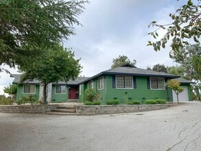 Building Photo - 3111 Meadow Ct