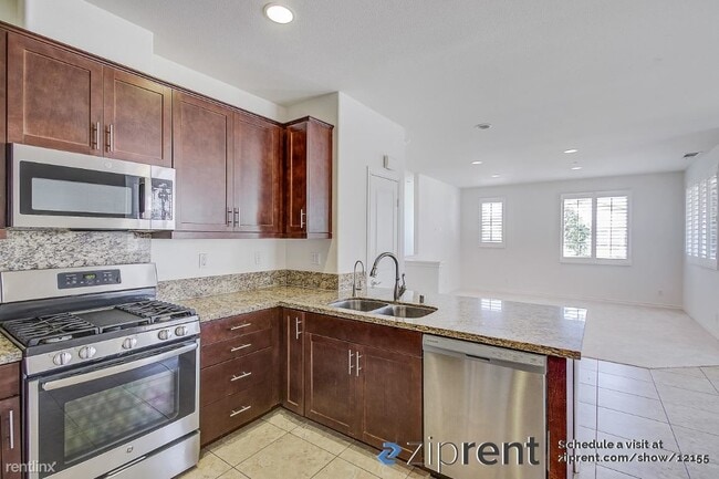 Building Photo - 2 br, 2 bath Townhome - 11768 Lakeland Rd,...