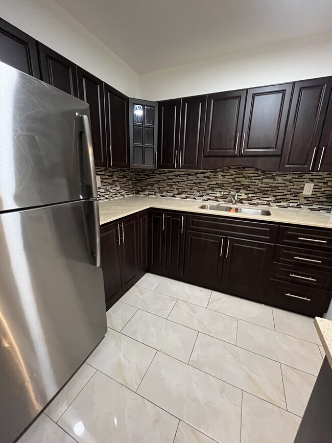 Large stainless fridge - 10 Edgecliff Golfway