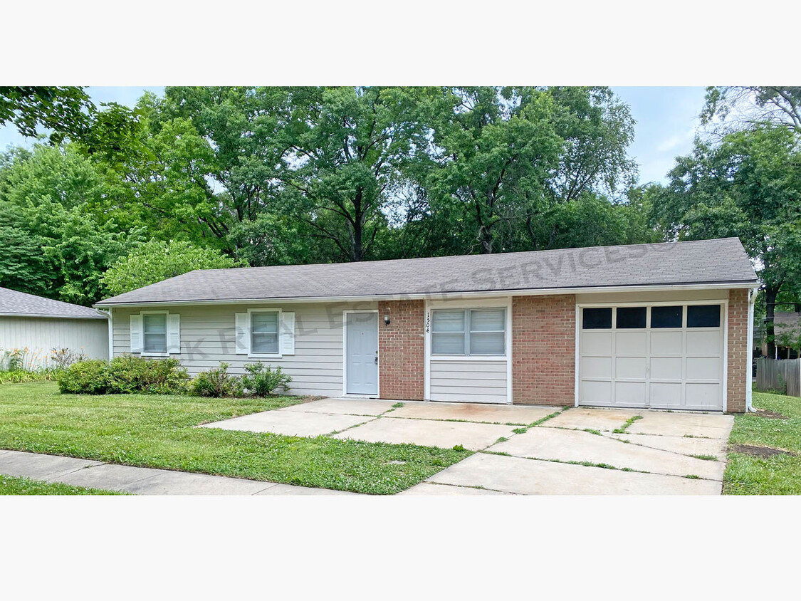 Primary Photo - 1504 Pinewood Dr