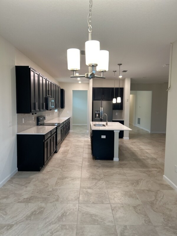 Foto del edificio - 1850 Lake Sims Pkwy