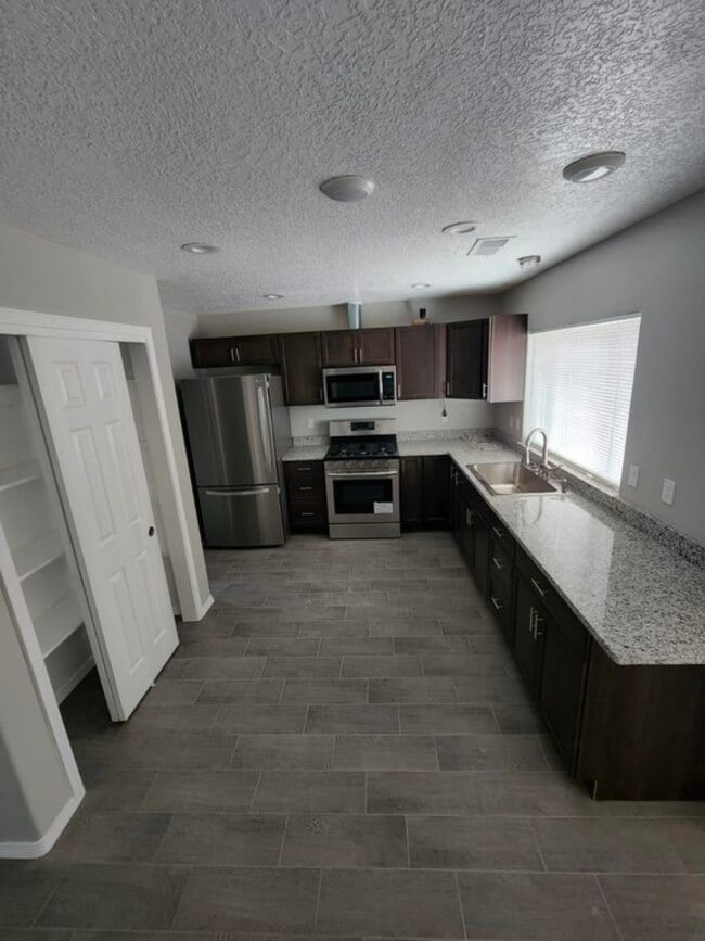 Building Photo - 315 Cornell Dr SE