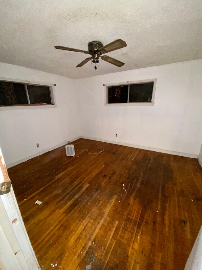 Building Photo - 2255 W Ridgeway St