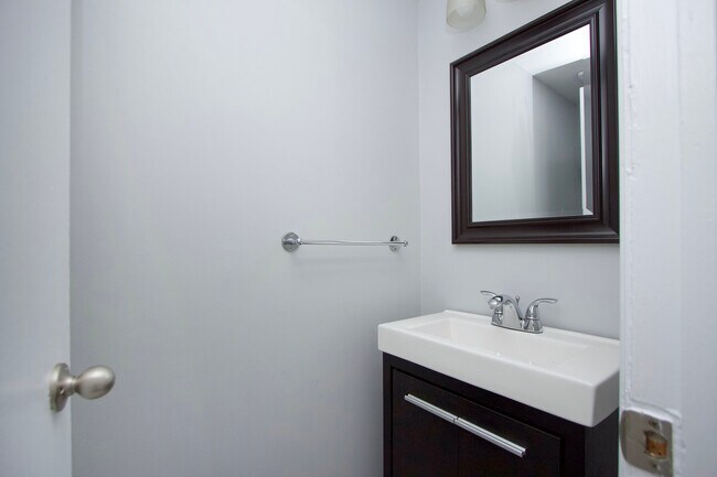 Photo du bâtiment - Excellent 3-Bedroom Whole Home for Rent in...