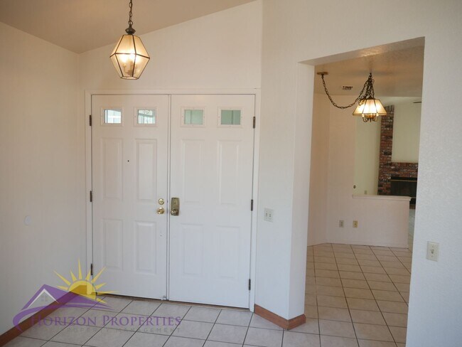 Building Photo - Bright 3 Bed 2 Bath 1,477 Sq. Ft. Sacramen...