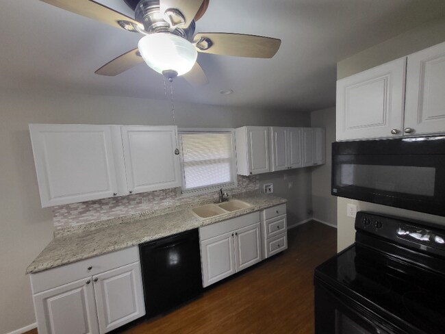 Building Photo - 2900 Powhattan Pl