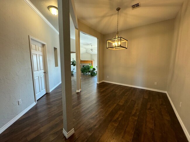 Building Photo - Super Cute 3 Bed, 2 Bath Home in Moore