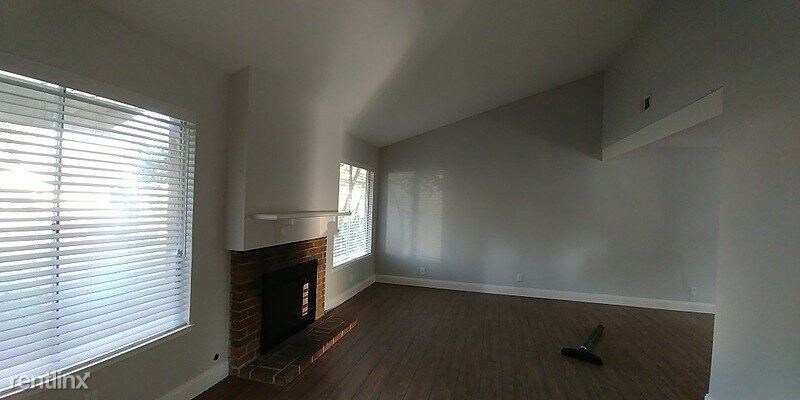 Building Photo - 4 br, 2.5 bath House - 36113 Spruce Street