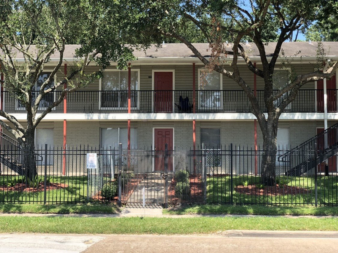 Foto principal - 9636 Crofton St