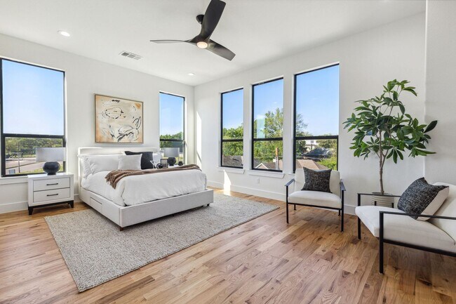 Foto del edificio - 3 Story Townhome with Roof Top Deck