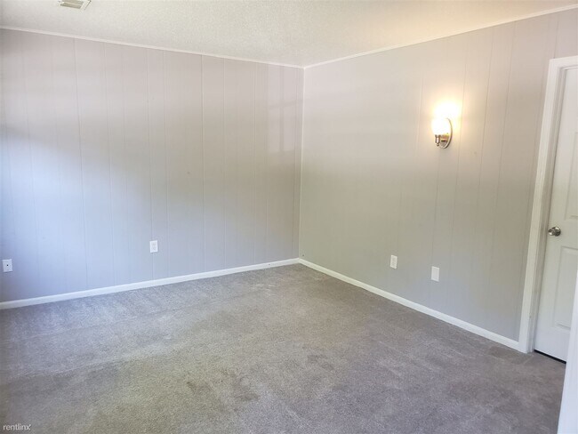 Building Photo - 2 br, 1 bath Duplex - 3532 Kenowa Ave SW