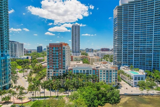 Foto del edificio - 2000 N Bayshore Dr