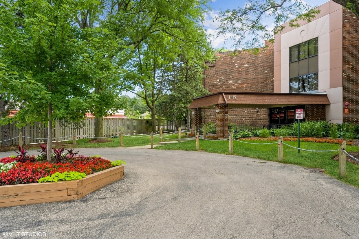 Primary Photo - 1112 Castilian Ct