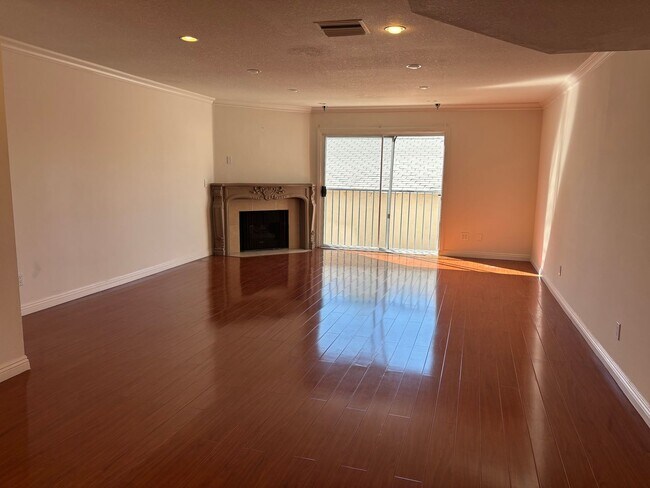 Foto del edificio - 10208 Pinewood Ave